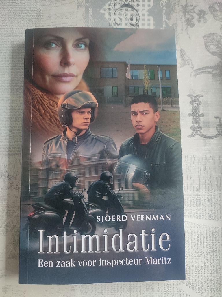 Boek: Intimidatie (ZGAN!), Boeken, Ophalen of Verzenden, Zo goed als nieuw