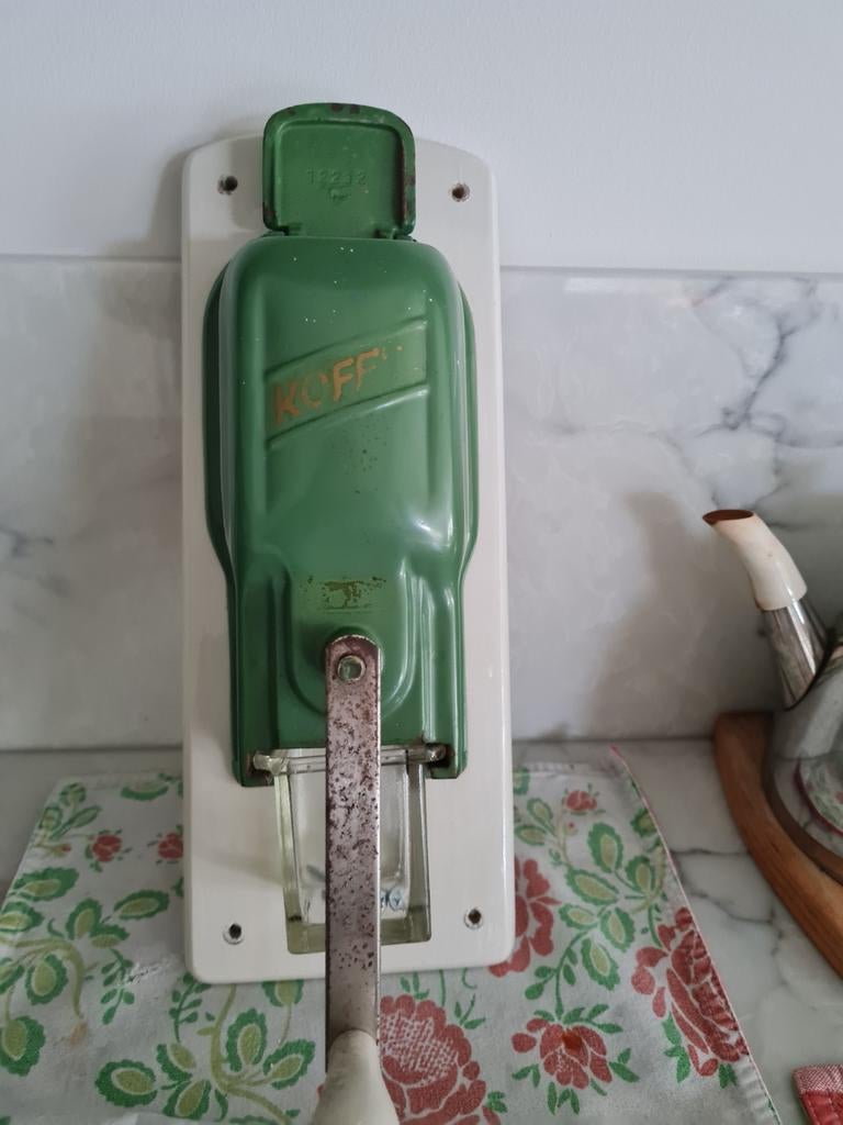 Vintage gietijzeren wand koffiemolen, Ophalen
