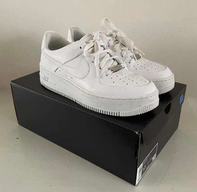 Nieuwstaat Nike Air Force 1 Sage Low sneakers - Maat 42, Wit, Ophalen of Verzenden, Sneakers of Gympen, Zo goed als nieuw