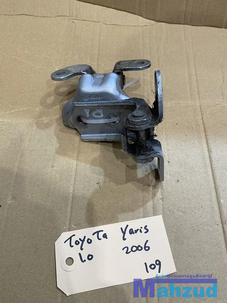 TOYOTA YARIS P9 Rechts achter deurscharnier scharnier deur, Auto-onderdelen, Info@toyota.co.jp, Gebruikt, Toyota Motor Corporation