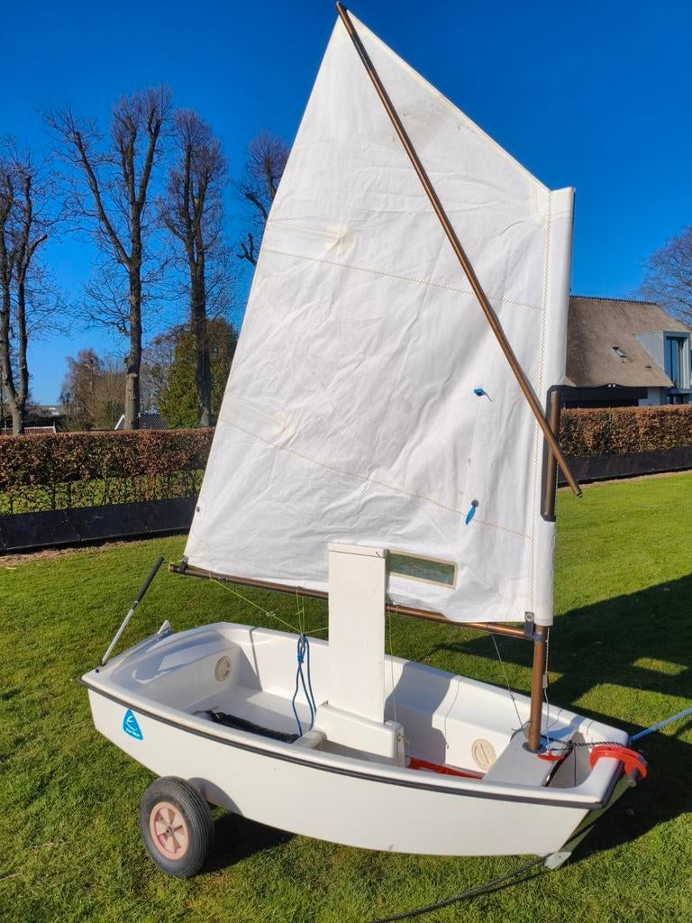 Optimist Far East zeilboot met strandtrailer, Ophalen, Geen motor, Gebruikt, Optimist