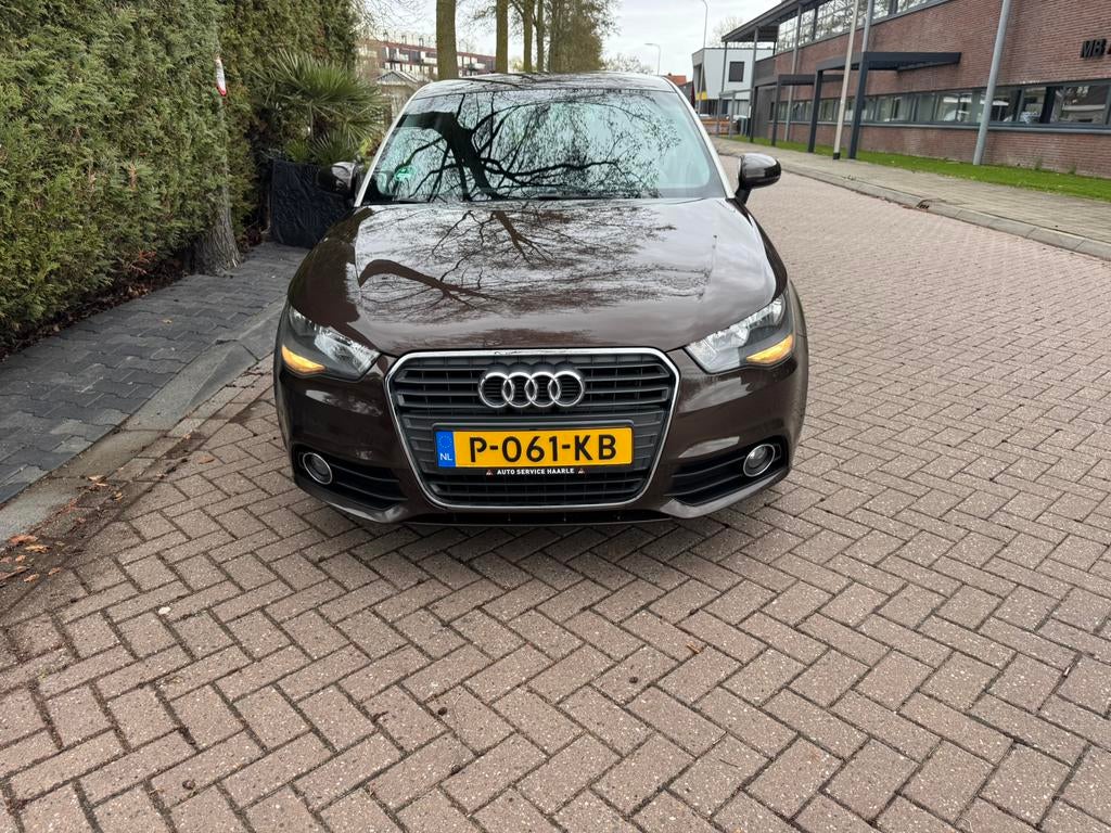Audi A1 1.4 Tfsi 90KW 2011 Bruin, Auto's, Voorwielaandrijving, Stof, A1, Zwart