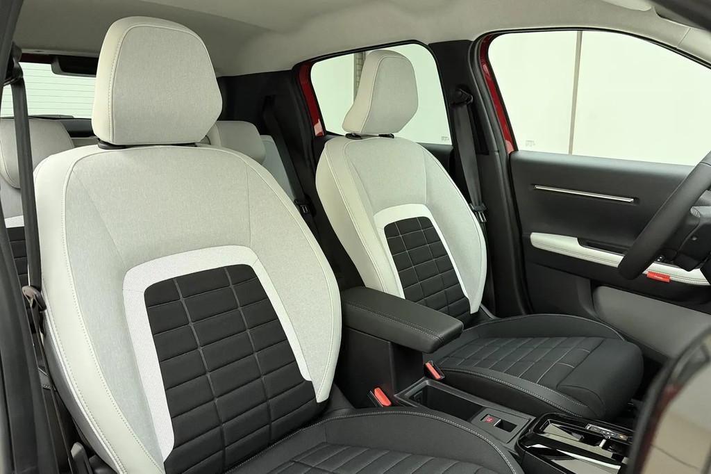 Citroën C3 Max 113pk 44 kWh € 28.995,00, Automaat, Stof, Gebruikt, Origineel Nederlands