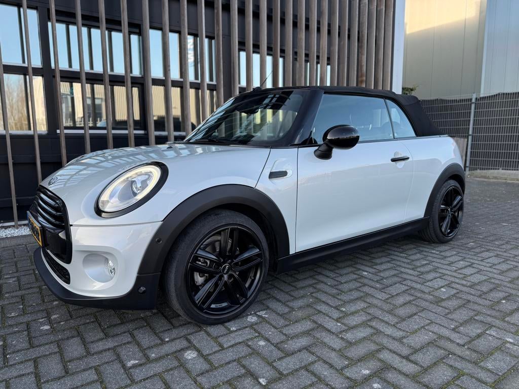 MINI Cooper Cabrio -2018- Chili Black Pack - Apple carplay, 136 pk, Cabriolet, 4 stoelen, Leder en Stof