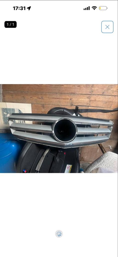 Mercedes W204 grill, Auto-onderdelen, Carrosserie en Plaatwerk, Ophalen of Verzenden, Gebruikt, Voor, Mercedes-Benz