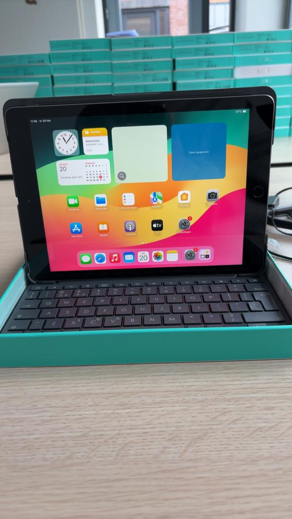 Slimfolio iPad hoes met ingebouwd toetsenbord, Ophalen of Verzenden, Zo goed als nieuw, 10 inch, Bescherming voor- en achterkant