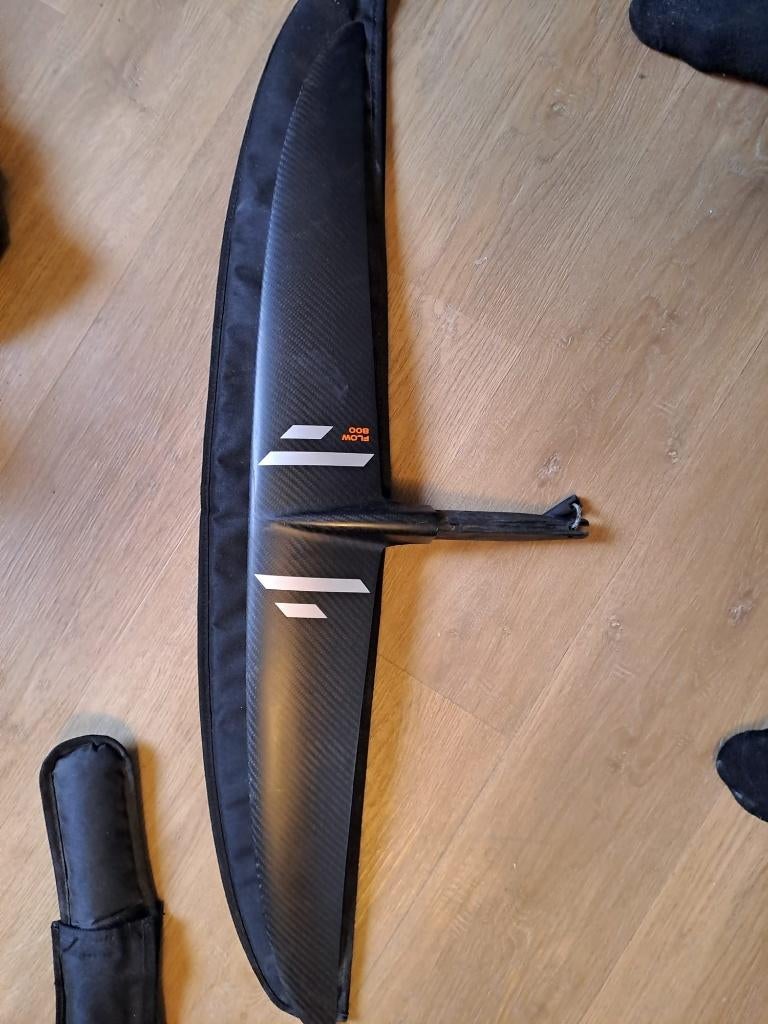 Slingshot One Lock 800 - 925 - 1125 & 92 HM carbon mast, Watersport en Boten, Ophalen, Zo goed als nieuw, Wingsurf-hydrofoil