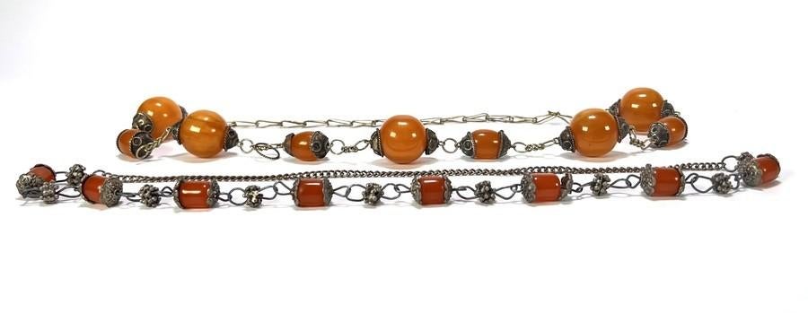 1320. Barnsteen en kunststof kettingen, 20e eeuw, Ophalen of Verzenden