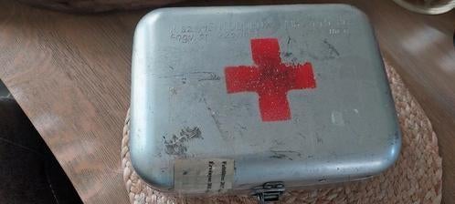OUDE blikken  MILITAIRE HONGAARSE vintage EHBO VERBANDDOOS, Ophalen of Verzenden, Landmacht, Overige gebieden, Overige typen