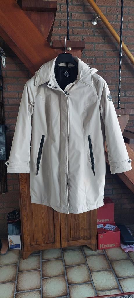 District winterjas maat 42 met afritsbare capuchon, Beige, Maat 42/44 (L), Ophalen of Verzenden, Zo goed als nieuw