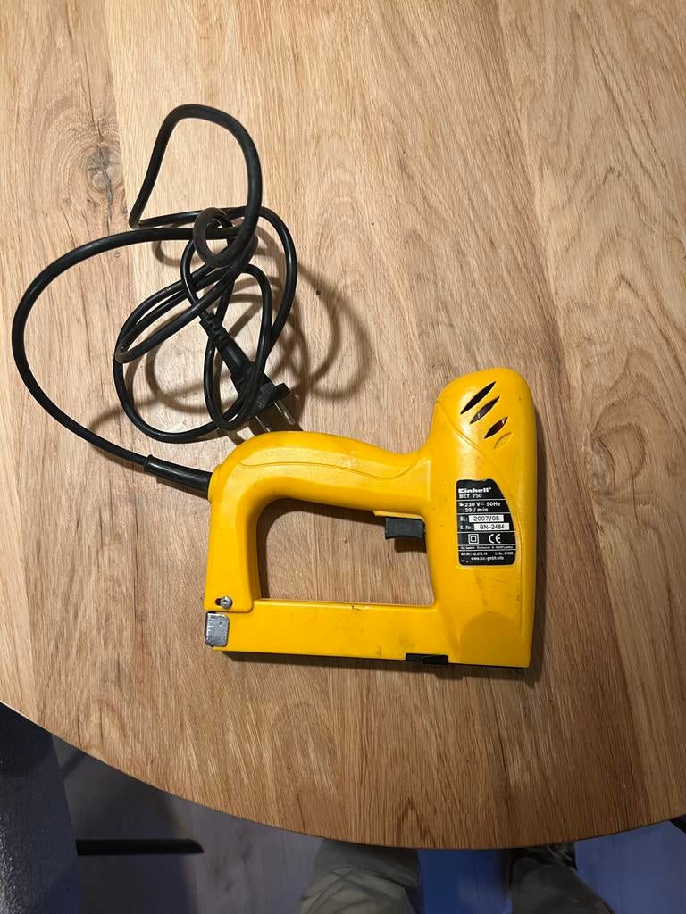Elektrische tacker - electrische nietmachine, Doe-het-zelf en Verbouw, Ophalen of Verzenden, Gebruikt