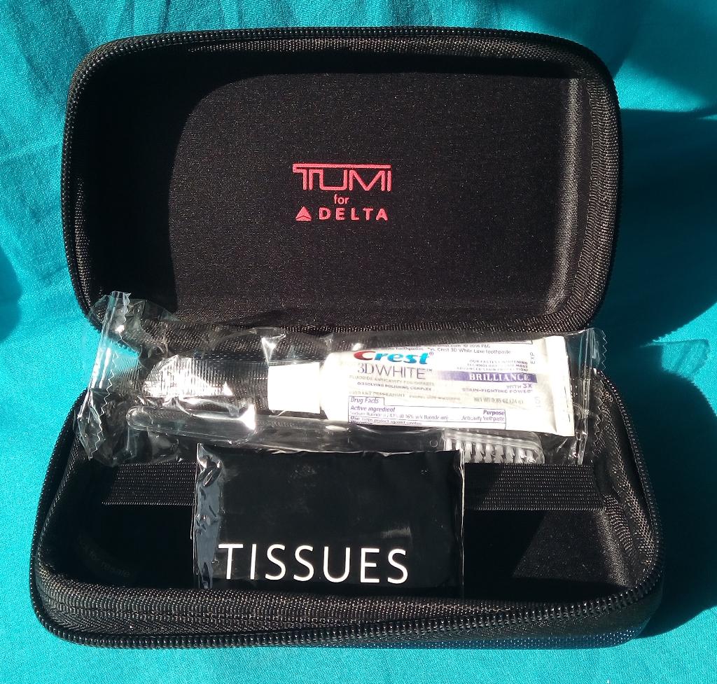 TUMI DELTA AIRLINES TOILETTAS LUCHTVAART, Verzamelen, Luchtvaart en Vliegtuigspotten, Verzenden, Overige typen
