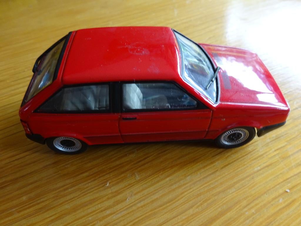 Miniatuur rode Seat Ibiza, Ophalen of Verzenden, Gebruikt