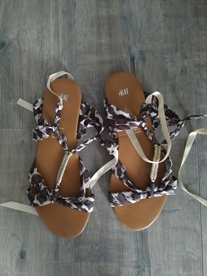 H&M zomerse dames slippers met satin tijgerprint look, Slippers, H&M, Overige kleuren, Ophalen of Verzenden