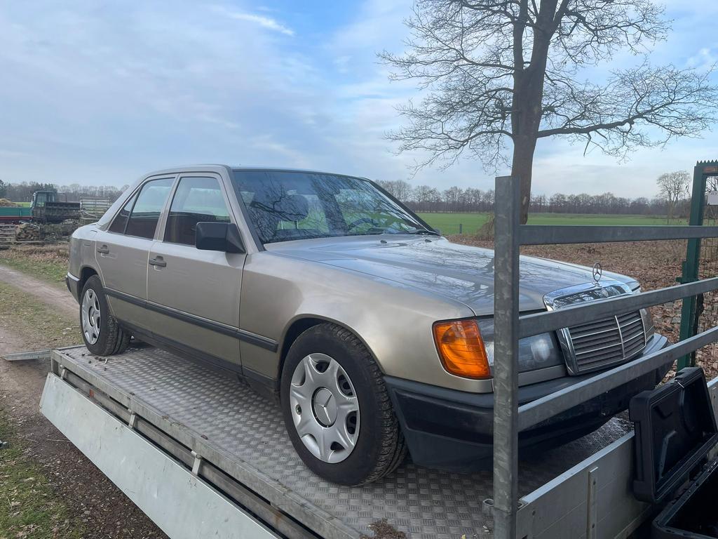 Mercedes e klasse 300d w124 Automaat 1987 Diesel, Automaat, Diesel, Sedan, Te koop