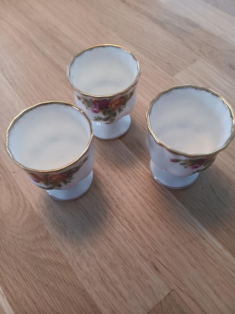 Royal Albert Country Roses,  3 eierdopjes, Ophalen of Verzenden