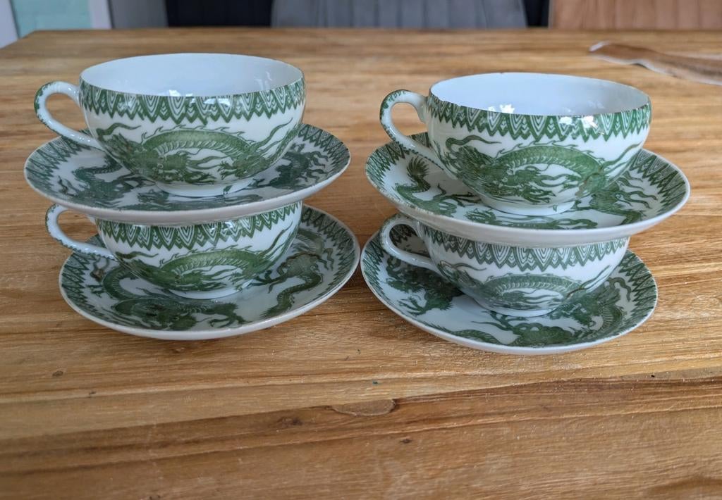 4 Antieke kop+schotels van Chinees of Japans porselein, Ophalen