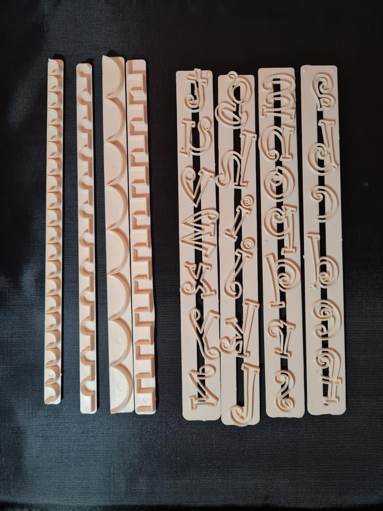 FMM letter & rand uitstekers, Ophalen of Verzenden, Gebruikt, Taarten of Cupcakes, Versiering