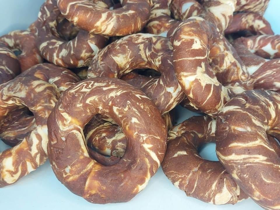 Partij 50x kauwdonut hond donut met rund&vis hondensnacks, Dieren en Toebehoren, Honden-accessoires, Ophalen of Verzenden, Nieuw