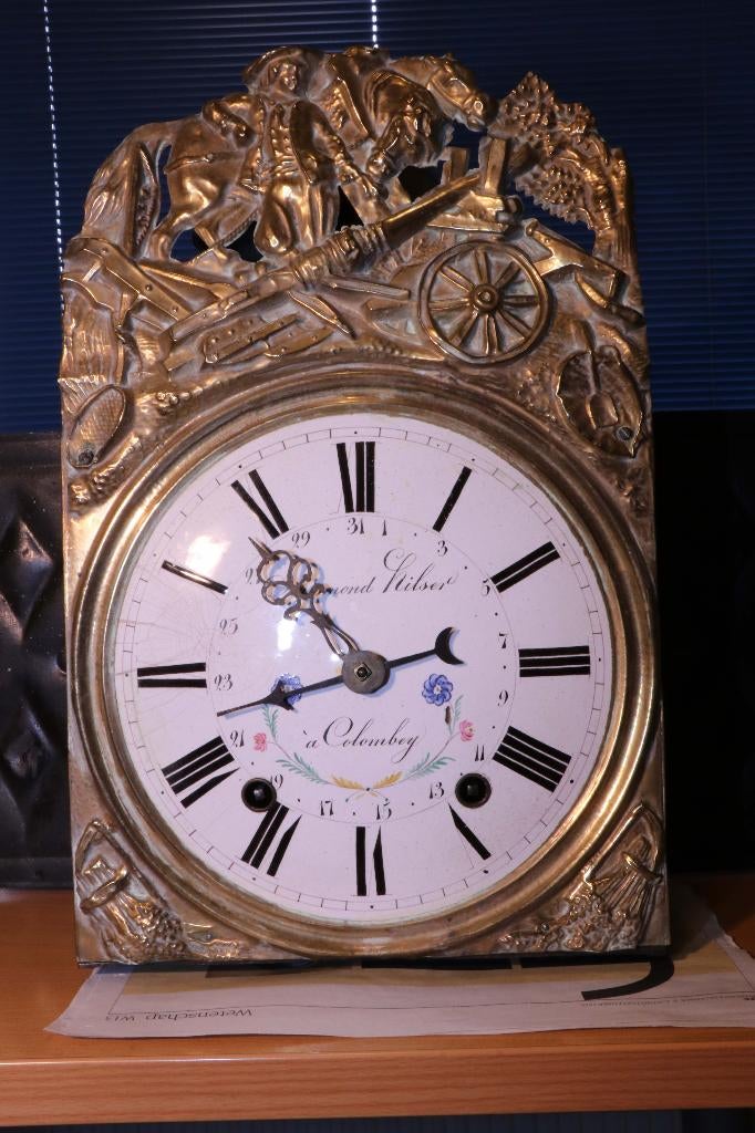 Comtoise met datum aanwijzing; harpslinger; ca 1860., Antiek en Kunst, Antiek | Klokken, Ophalen