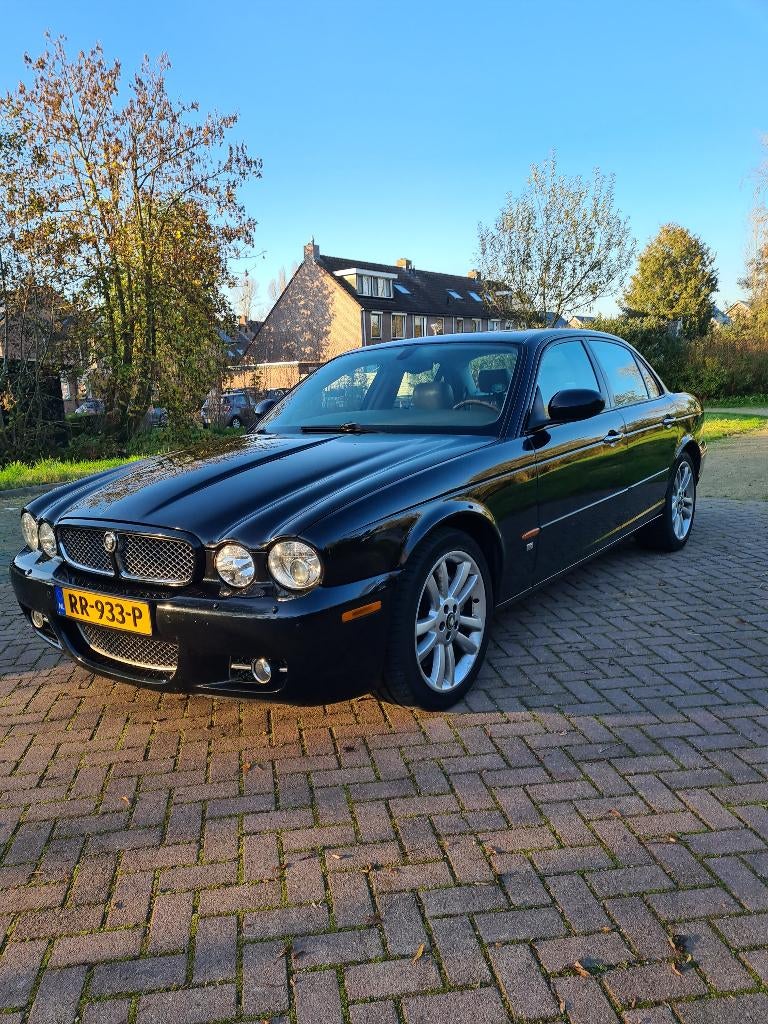 Jaguar XJR 4.2 V8 Supercharger 2003 zwart, Auto's, Automaat, Achterwielaandrijving, 394 pk, Zwart