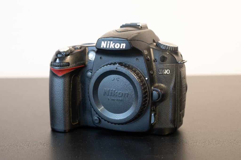 Nikon D90 + kit lens and accessories, Audio, Tv en Foto, Fotocamera's Digitaal, Gebruikt, Spiegelreflex, Ophalen of Verzenden