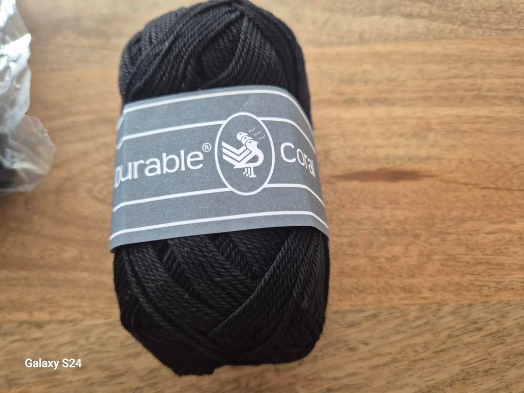 Zwarte Durable Coral haakgaren - Nieuw!, Ophalen of Verzenden, Nieuw, Breien of Haken, Wol of Garen