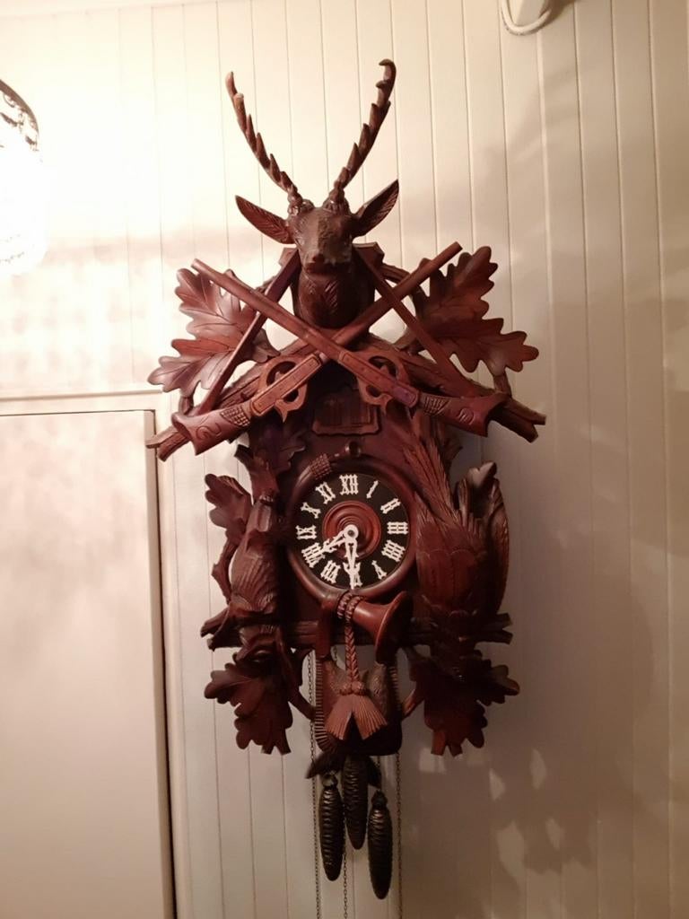 Goedendag ik heb te koop

Een hele mooie handgemaakte koekko, Antiek en Kunst, Antiek | Klokken, Ophalen