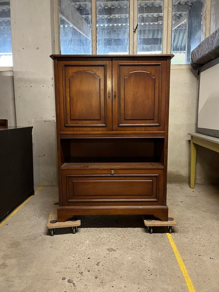 Kast | kledingkast | TV kast | Heldense | 102cm x 52cm x 143, Ophalen