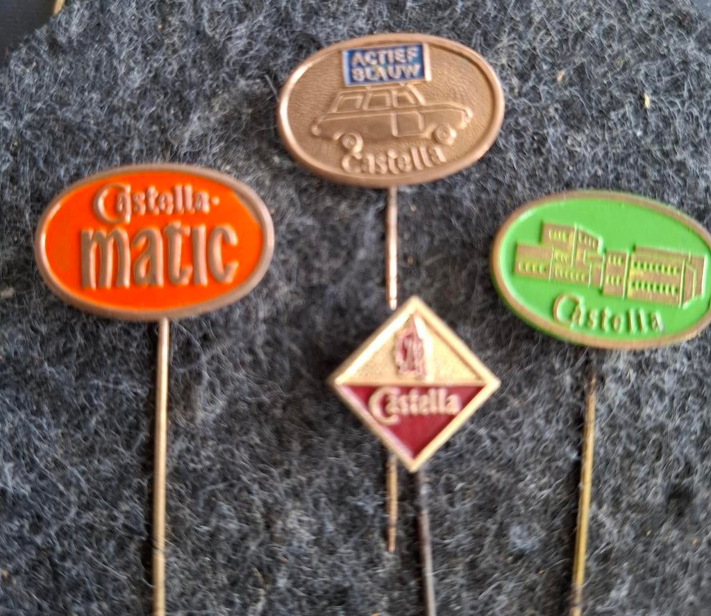 Castella Pins - Koninklijke Dobbelman Nijmegen, Ophalen of Verzenden, Gebruikt, Merk, Speldje of Pin