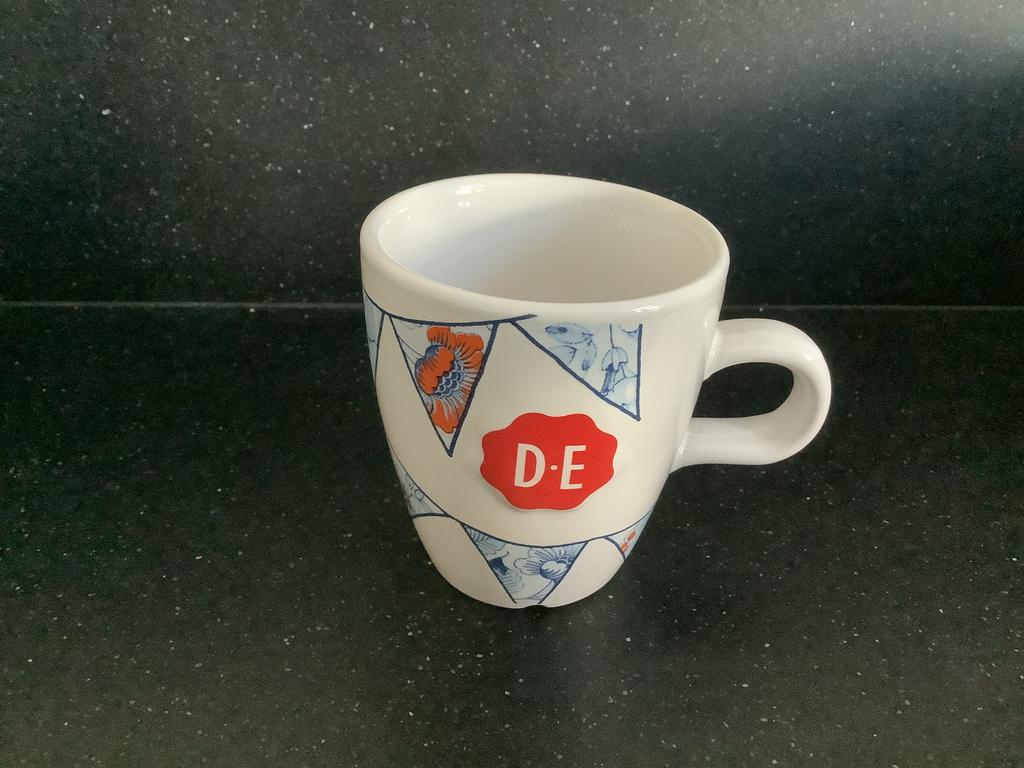 DE douwe egberts koffie kopje c1000 burendag, Ophalen of Verzenden, Zo goed als nieuw, Overige stijlen, Kop(pen) en/of Schotel(s)