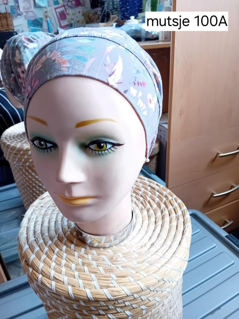 Opruiming Mooie nieuwe tricot mutsjes chemo/ haarverlies, Ophalen of Verzenden, Nieuw, Maat 46/48 (XL) of groter, Sjaal