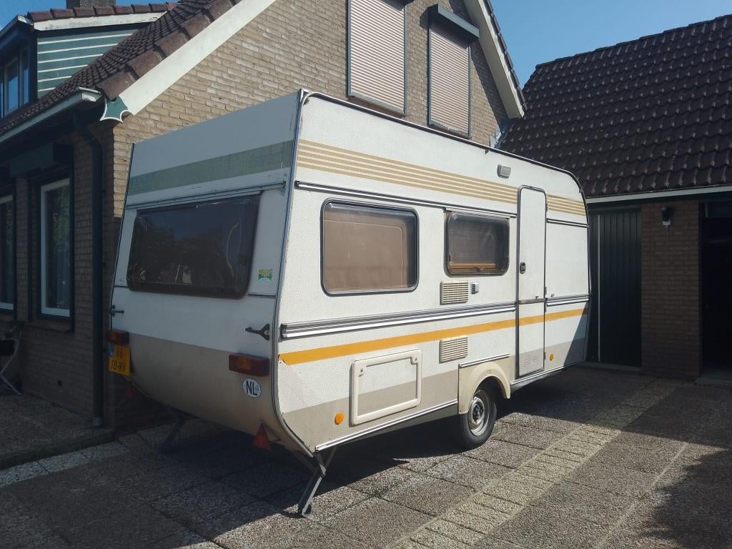 Caravan Fendt de Luxe 425 a, Vast bed, Standaardzit, 750 - 1000 kg, Particulier