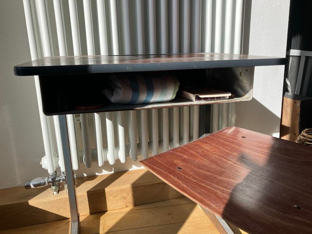 Leuk oud schoolbankje voor kind stoel en bureautje, Antiek en Kunst, Ophalen of Verzenden