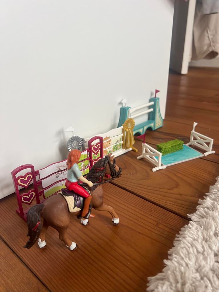 Mooie Schleich paardenspeelset met hindernissen, Ophalen of Verzenden, Gebruikt, Meisje