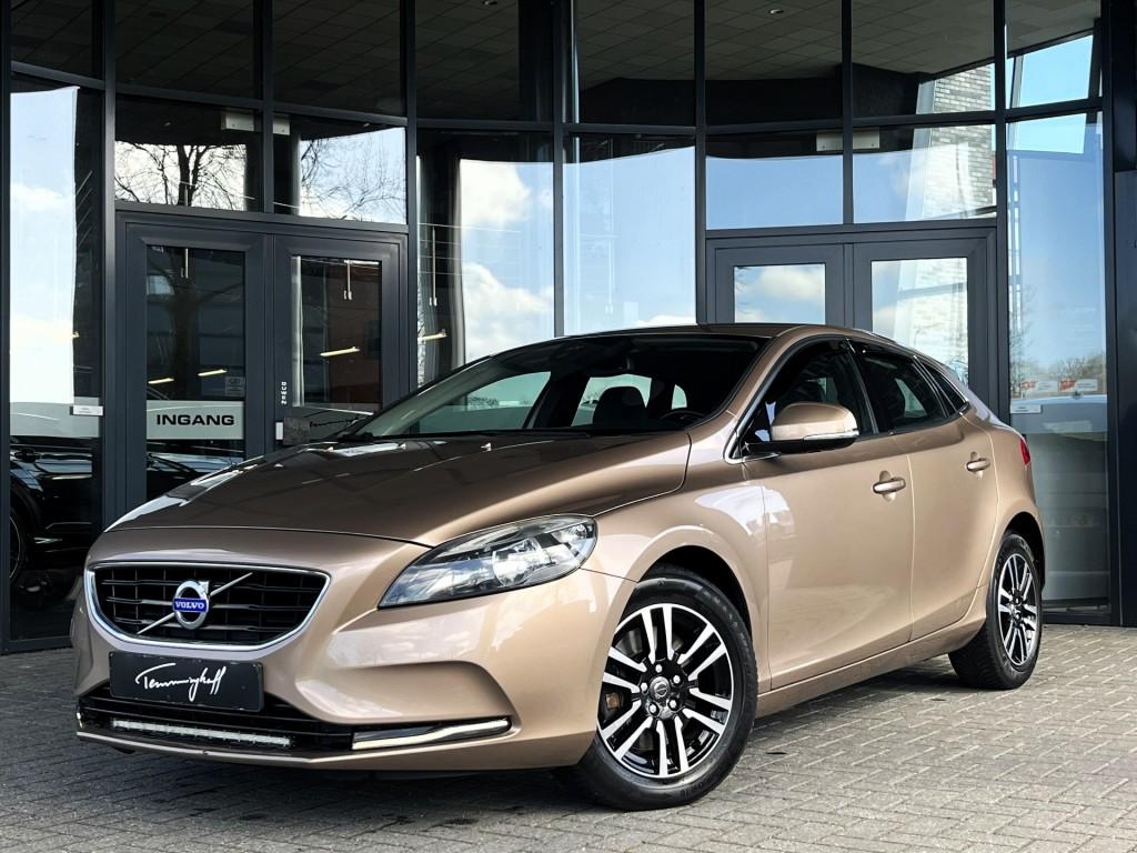 Volvo V40 2.0 D4 SUMMUM BNS - ORG. NL. - TREKH., Euro 5, Gebruikt, 4 cilinders, Leder