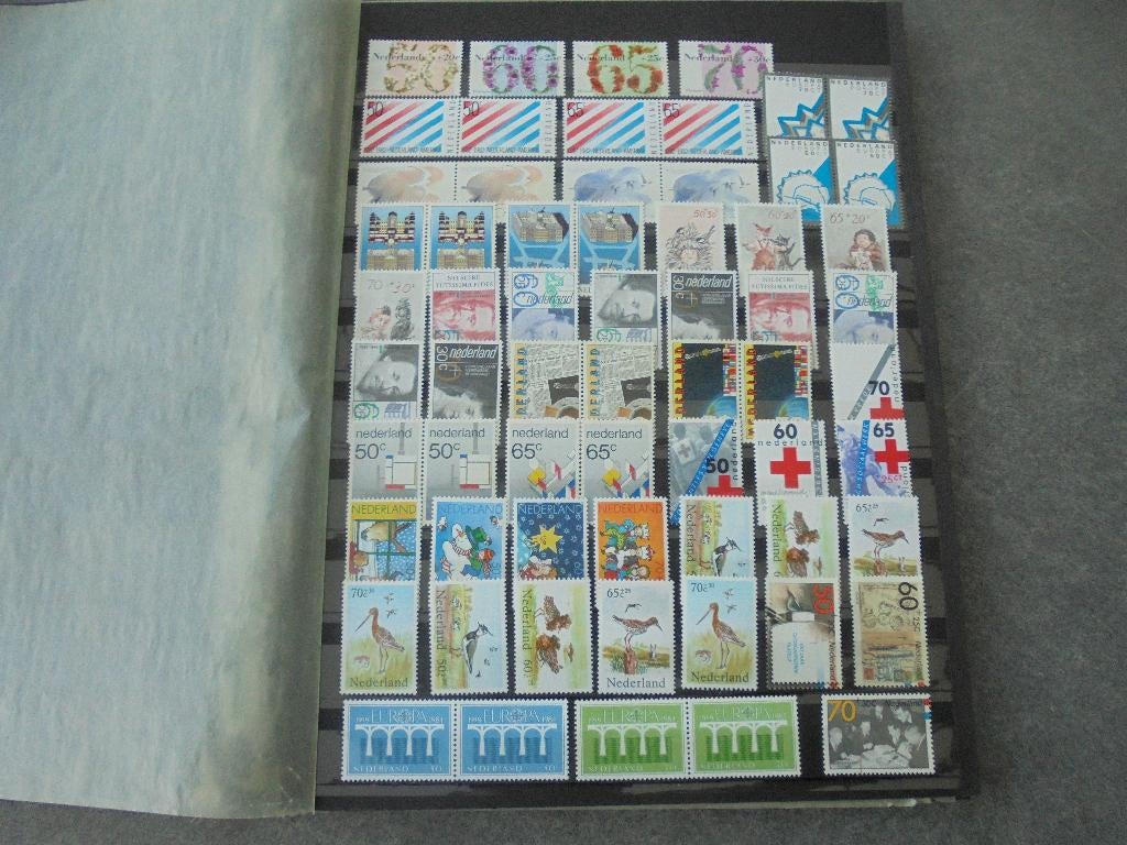 Nederland.  7 blz met postfrisse zegels/series , Leuk., Ophalen of Verzenden, Nederland