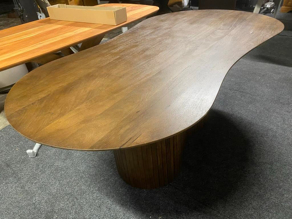 Organische japandi eettafel jordi middenpoot massief hout