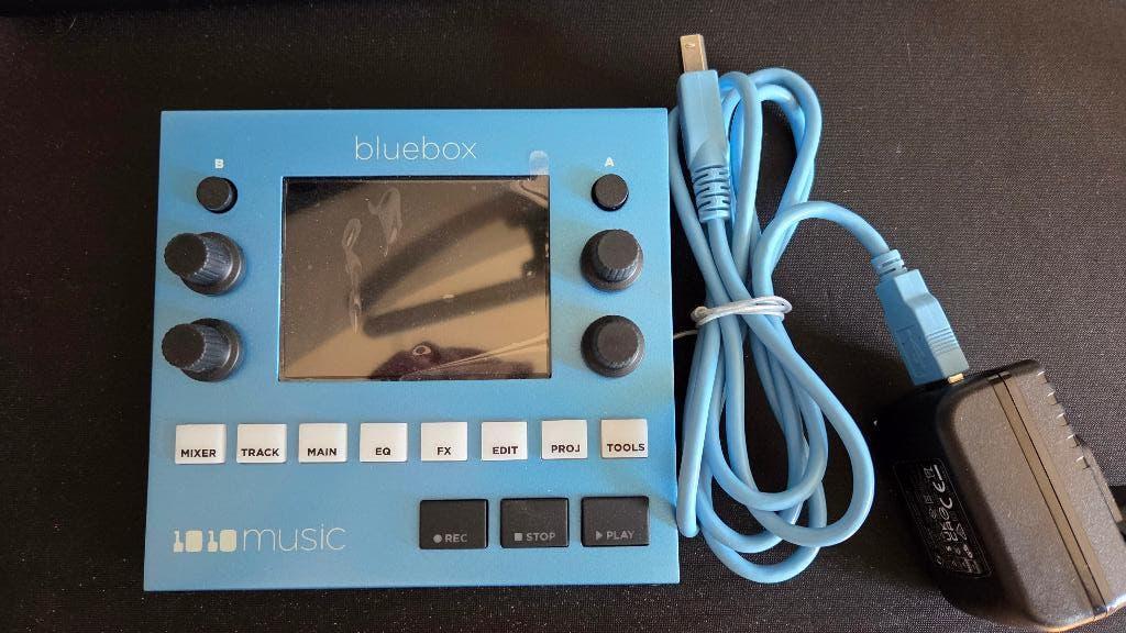 1010 Bluebox, Muziek en Instrumenten, Synthesizers, Ophalen, Zo goed als nieuw, Overige aantallen, Overige merken