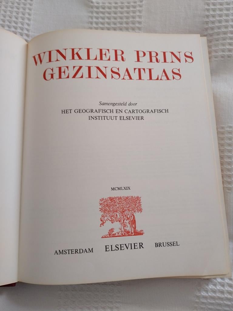 Winkler Prins Gezinsatlas - Elsevier (1969), Gelezen, Overige atlassen, Het Geografisch en Cartografisch Instituut Elsevier, Ophalen of Verzenden