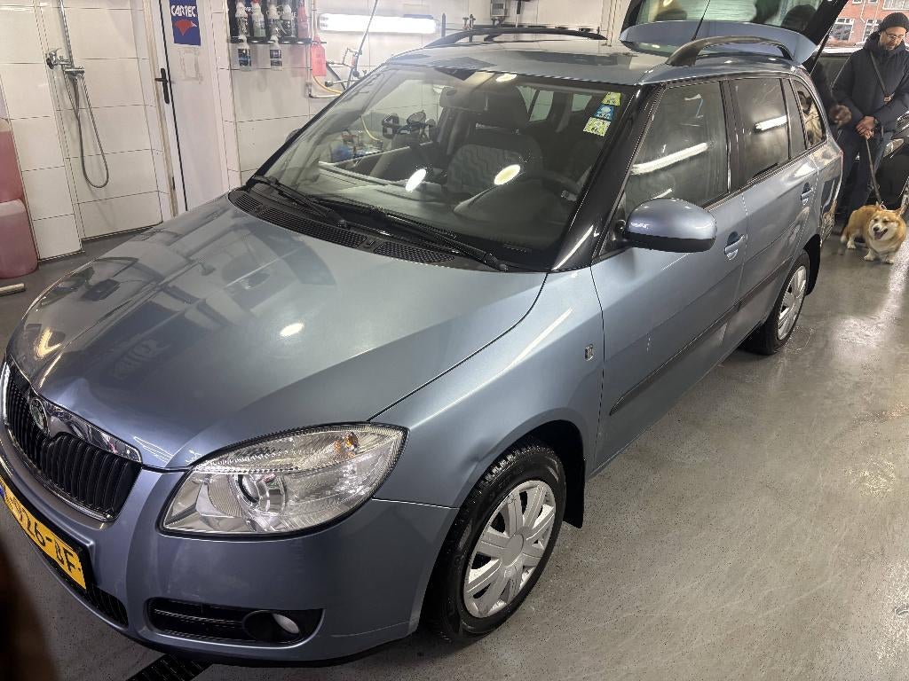 Skoda Fabia 1.2 51KW Combi 2010 Blauw, Auto's, Voorwielaandrijving, 40 €/maand, Blauw, 1198 cc