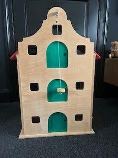 Houten speelpakhuis, Ophalen, Zo goed als nieuw, Poppenhuis