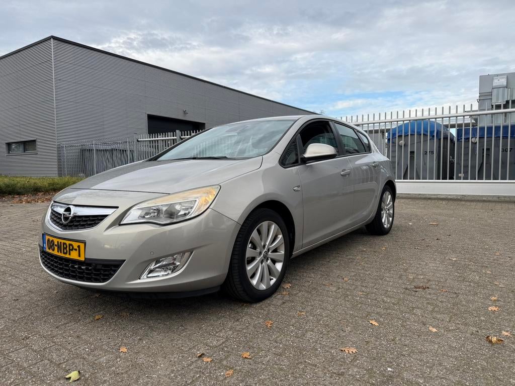 Opel Astra 1.6 5Deurs 2010/nap, Auto's, Voorwielaandrijving, 1250 kg, 680 kg, 4 cilinders
