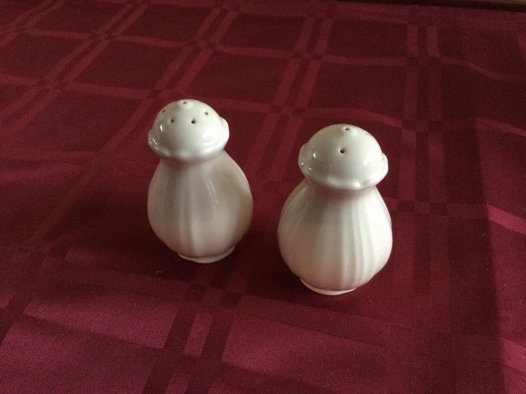 Wedgwood Queens shape peper- en zoutvaatje nieuwstaat, Ophalen of Verzenden