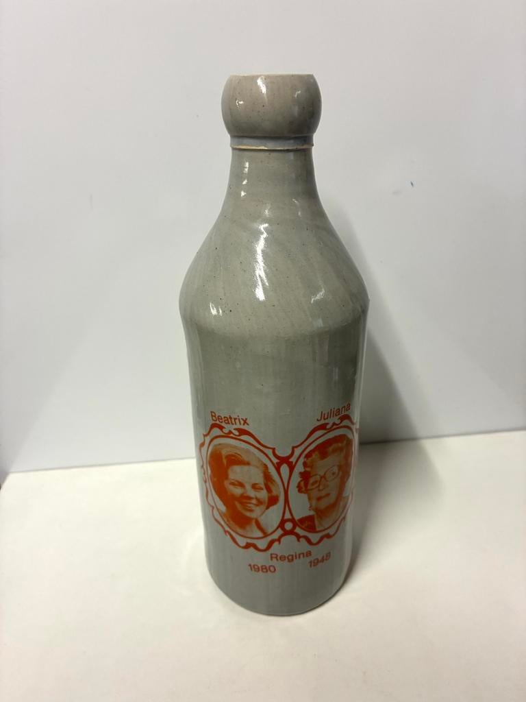 Prachtige kruik van prinses Beatrix en Juliana, Ophalen of Verzenden, Zo goed als nieuw, Kaart, Foto of Prent