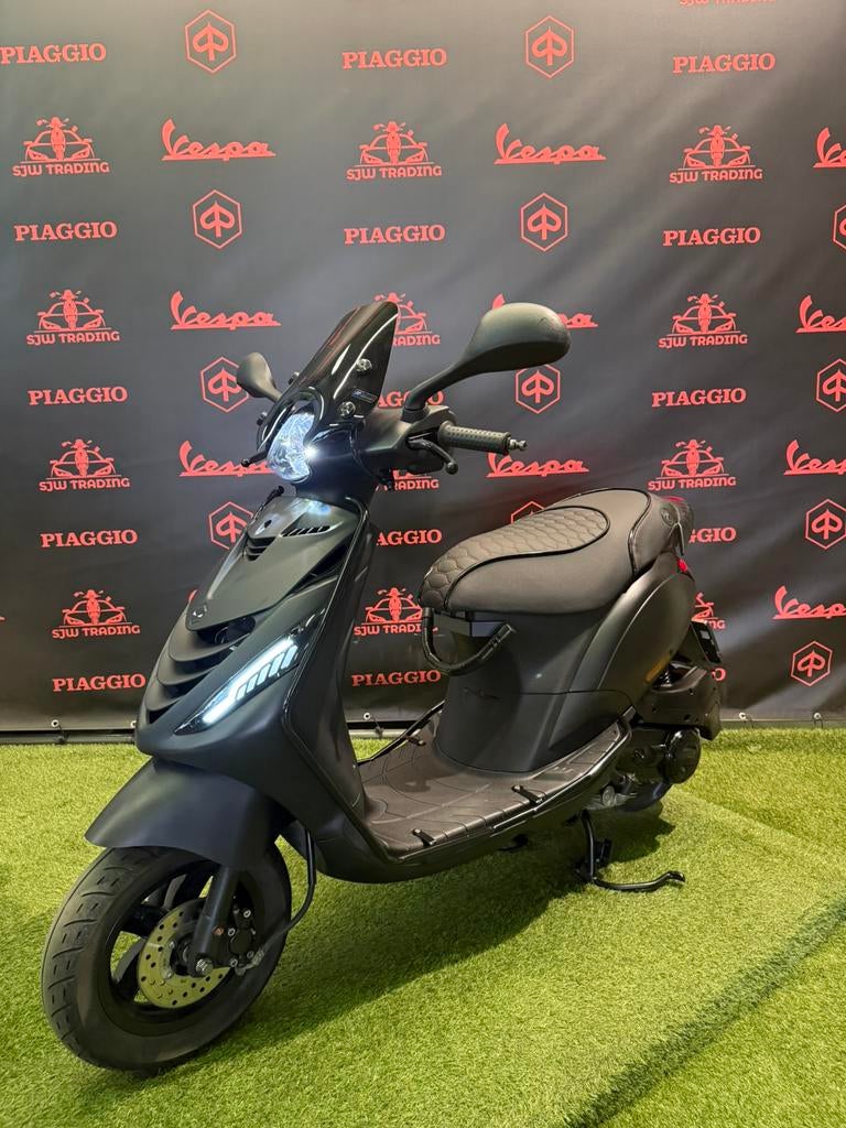 Piaggio Zip 2022 Brom! SP Mat Zwart / RS Zadel / Garantie!, Fietsen en Brommers, Scooters | Piaggio, Zip, Ophalen of Verzenden