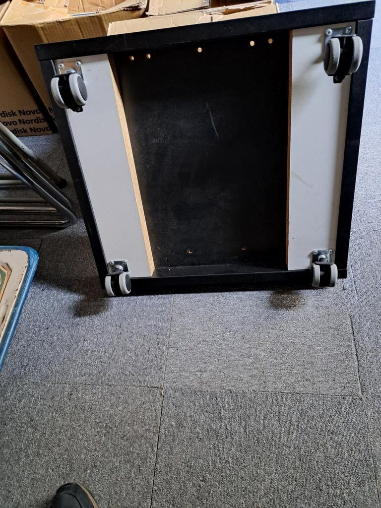 Stevige trolley op wielen 60x60 cm, Ophalen of Verzenden, Gebruikt, Zwart, Metaal