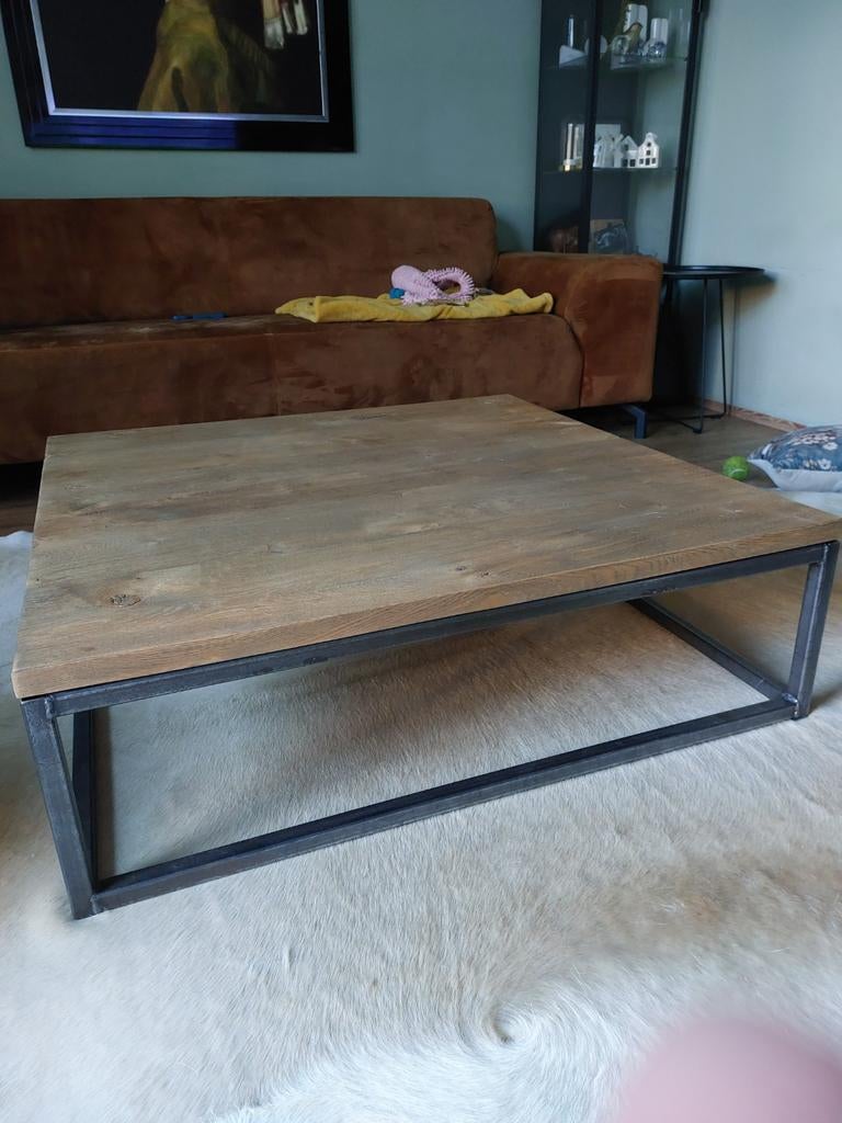 Robuuste eiken salontafel met stalen onderstel, Ophalen, 100 tot 150 cm, 50 tot 100 cm, Zo goed als nieuw