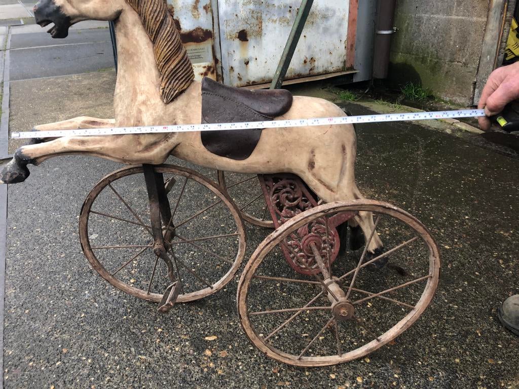 Antiek houten hobbelpaard op wielen - Uniek decoratiestuk, Antiek en Kunst, Antiek | Speelgoed, Ophalen of Verzenden