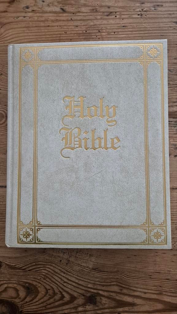 HOLY BIBLE *  King James Version* luxe grote editie, Boeken, Ophalen of Verzenden, Zo goed als nieuw